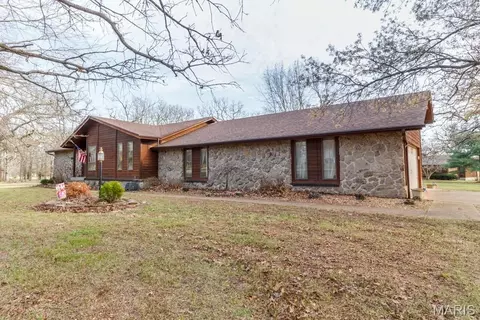 20448 Oakway Dr, Lebanon, MO 65536