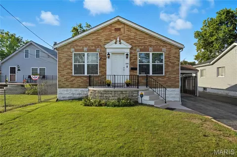 210 W Felton Ave, Saint Louis, MO 63125