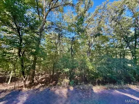 2017 Heather Dr, Lake Sherwood, MO 63357