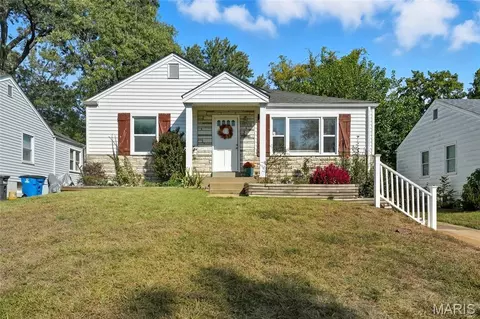 9833 Eastbrook Dr, Saint Louis, MO 63114