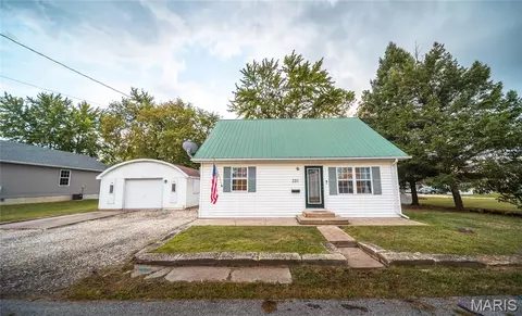 320 W South St, Bowling Green, MO 63334