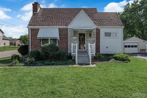 1146 Kortwright Ave, Rock Hill, MO 63119