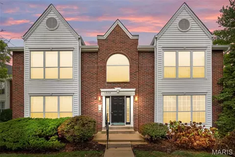 1329 Crossings Ct #B, Ballwin, MO 63021