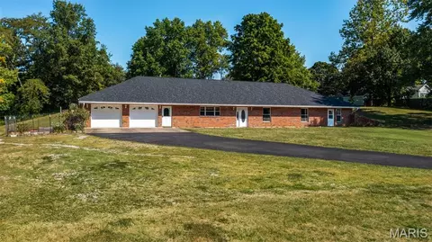 610 Rotary St, Gillespie, IL 62033