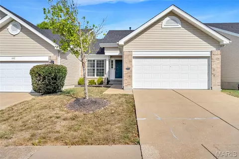 843 Whispering Village Cir, Ballwin, MO 63021