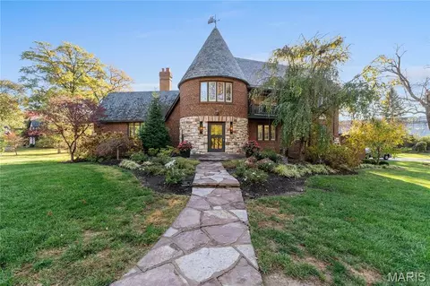 1250 Hampton Park Dr, Saint Louis, MO 63117