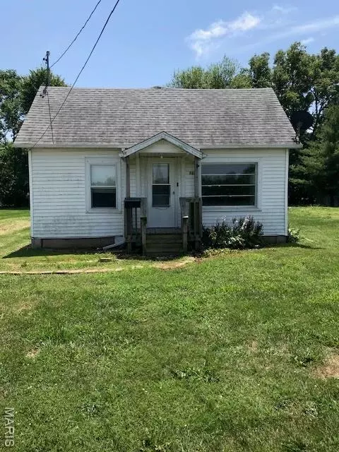 327 Walnut St, Carrollton, IL 62016