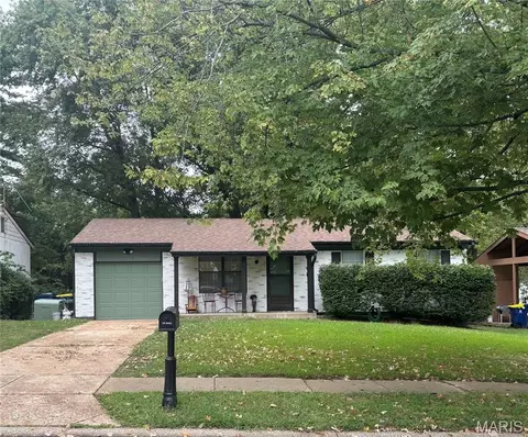 3715 Saint Kevin Park Dr, Saint Ann, MO 63074