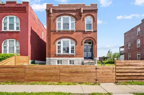 2032 E Adelaide Ave, Saint Louis, MO 63106