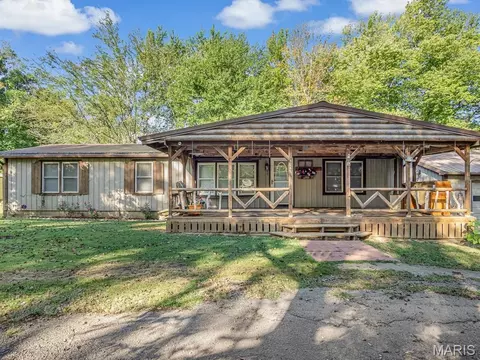 1741 Iris St, Chester, IL 62233