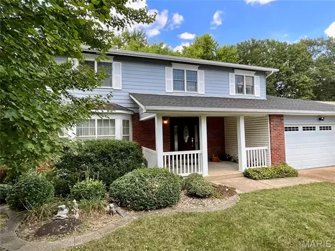 1615 Treetop Dr, Saint Charles, MO 63303