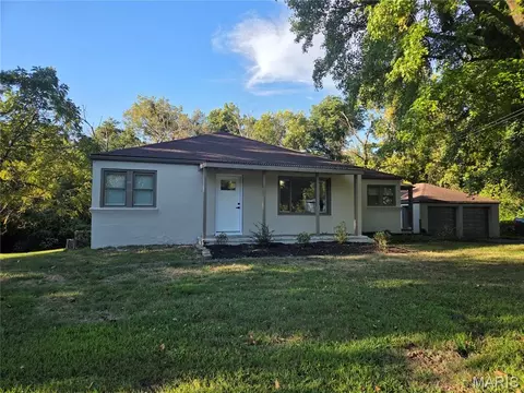 9915 North Rd, Fairview Heights, IL 62208