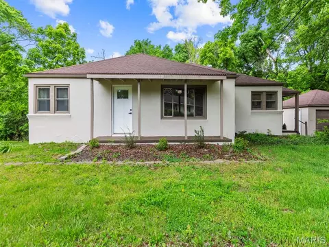 9915 North Rd, Fairview Heights, IL 62208