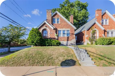 5425 Pernod Ave, Saint Louis, MO 63139