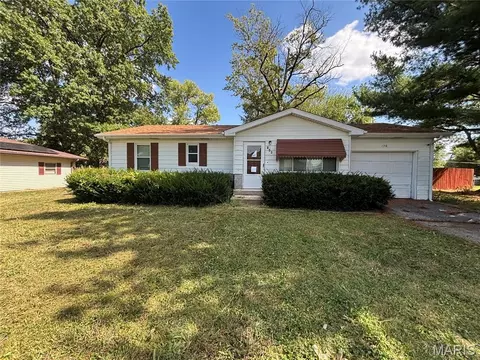 128 Freedom Dr, Belleville, IL 62226
