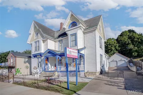 224 E Main St, Grafton, IL 62037