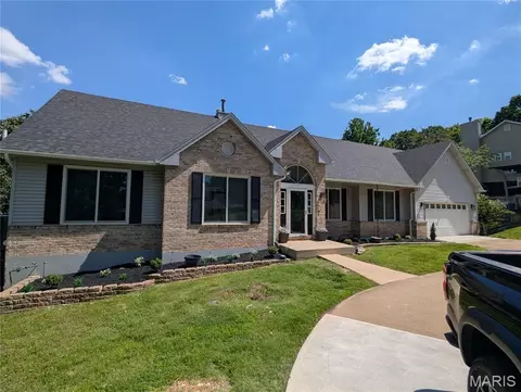 5032 Oak Bluff Dr, High Ridge, MO 63049