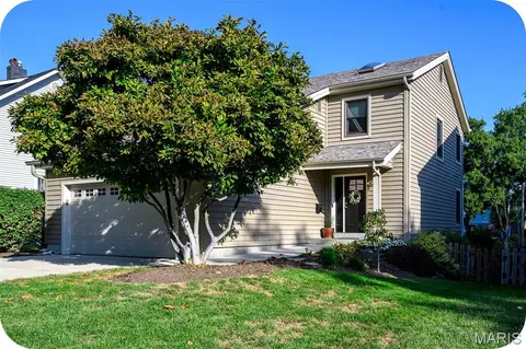 939 Victoria Pl, Saint Louis, MO 63122