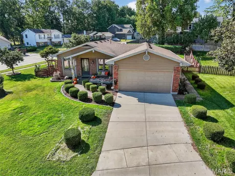 2 Taylor Trail Pl, Florissant, MO 63031