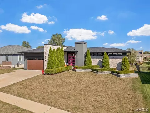 121 Miranda Ct, Wentzville, MO 63385