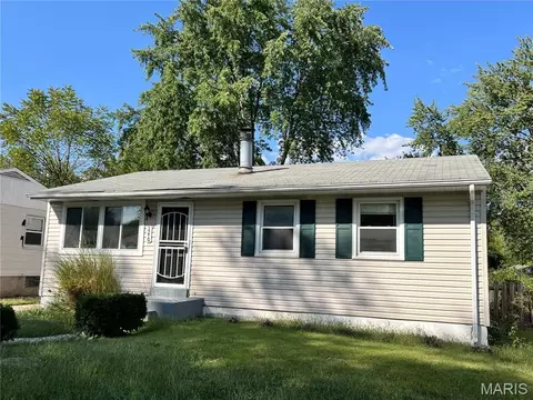 1219 Walker Ave, Saint Louis, MO 63138