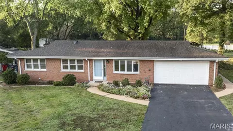10124 Carolynne Dr, Saint Louis, MO 63128