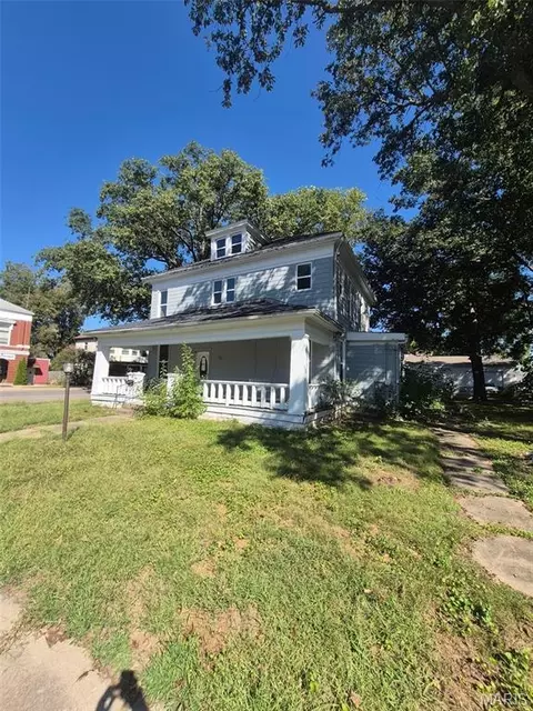 304 S Washington St, Trenton, IL 62293