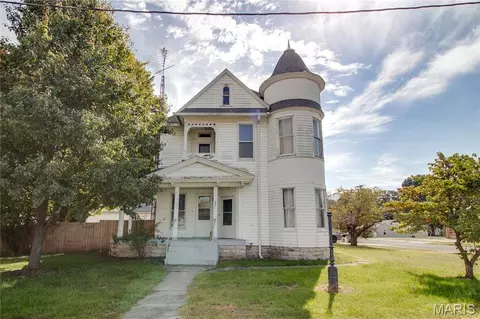 351 S Main St, Carrollton, IL 62016