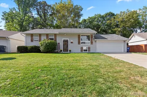 8 Belleau Lake Ct, O'fallon, MO 63366