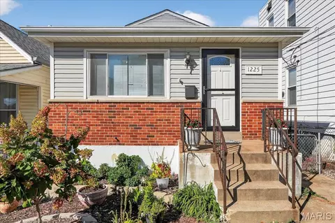1225 Kraft St, Saint Louis, MO 63139