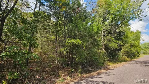 2470 E Squire Rd, Lake Sherwood, MO 63357