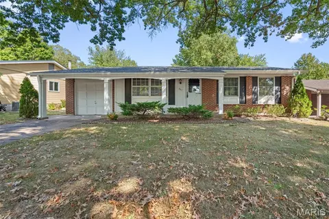 587 Twigwood Dr, Ballwin, MO 63021