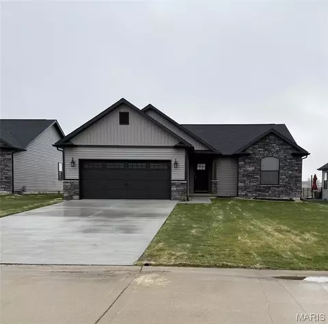 916 Brianna Ct, Jerseyville, IL 62052