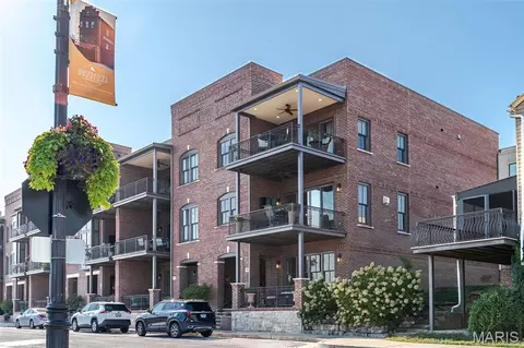 16 W Front St, Washington, MO 63090