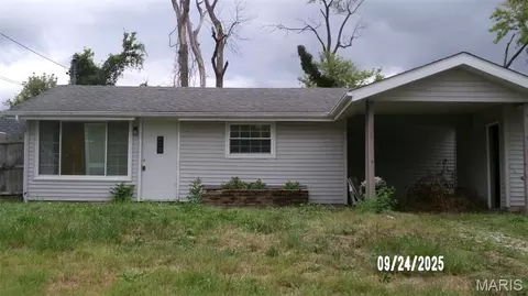 100 Cascade Dr, Belleville, IL 62223
