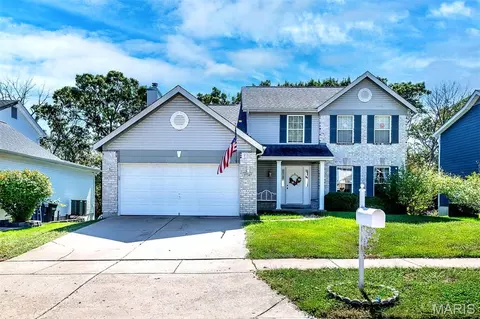 17347 Hilltop Ridge Dr, Eureka, MO 63025