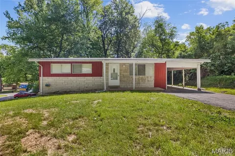 10216 Green Valley Dr, Saint Louis, MO 63136