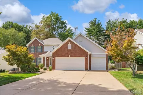 1827 Pheasant Run Dr, Maryland Heights, MO 63043