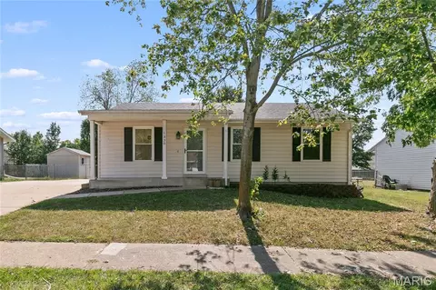 1330 Shallow Lake Dr, O'fallon, MO 63366