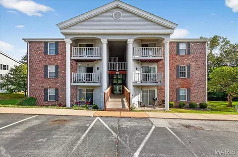7415 Triwoods Dr #C, Shrewsbury, MO 63119