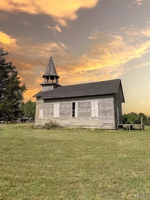 17916 369th Ave, Pleasant Hill, IL 62366