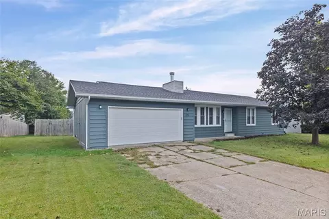 212 Red Bird St, Troy, IL 62294
