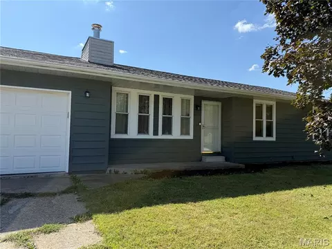 212 Red Bird St, Troy, IL 62294