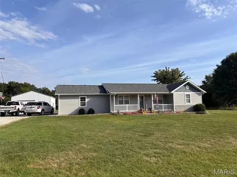 203 E Arlington Ave, Vandalia, MO 63382