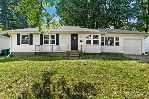 10043 Hedge Dr, Saint Louis, MO 63137