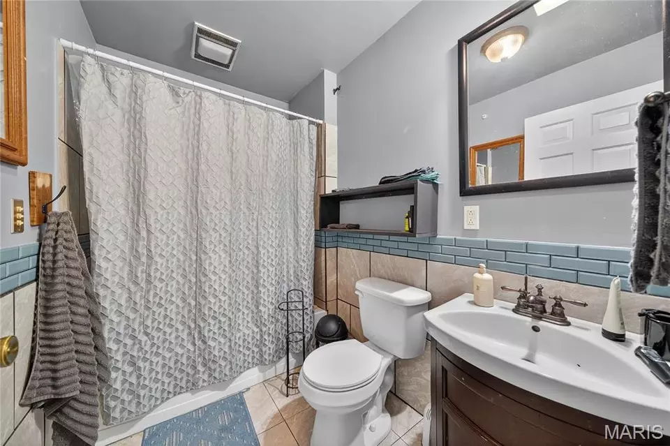Bath - 511 Mcward Court 1, Bowling Green, MO 63334 photo 1 of 3