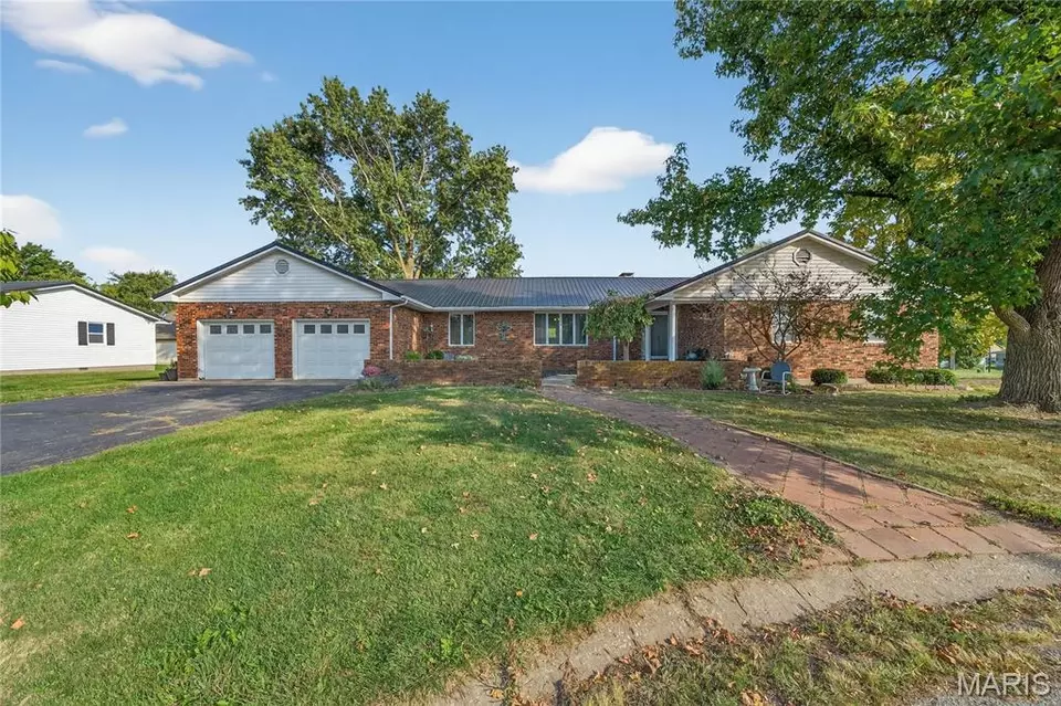 Exterior - 511 Mcward Court 1, Bowling Green, MO 63334 photo 1 of 8