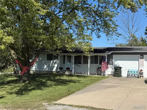 107 Plumlee W, La Plata, MO 63549