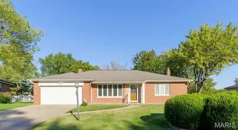 10649 W Knollshire Dr, Saint Louis, MO 63123