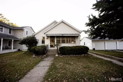 227 S Montgomery Ave, Litchfield, IL 62056